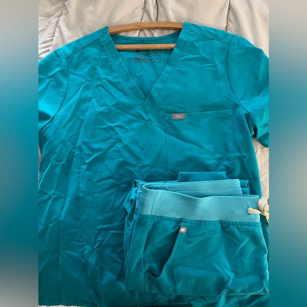FIGS Teal Scrub Top and Joggers XL